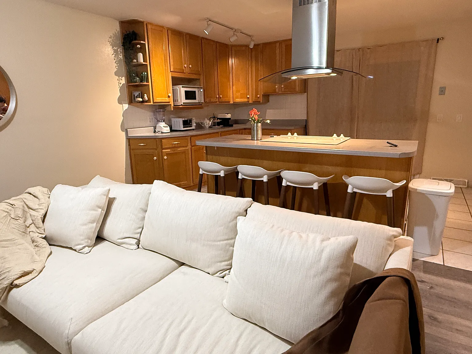 3 bed, 1.5 bath, 1400 sqft, $3,995 — Photo 4