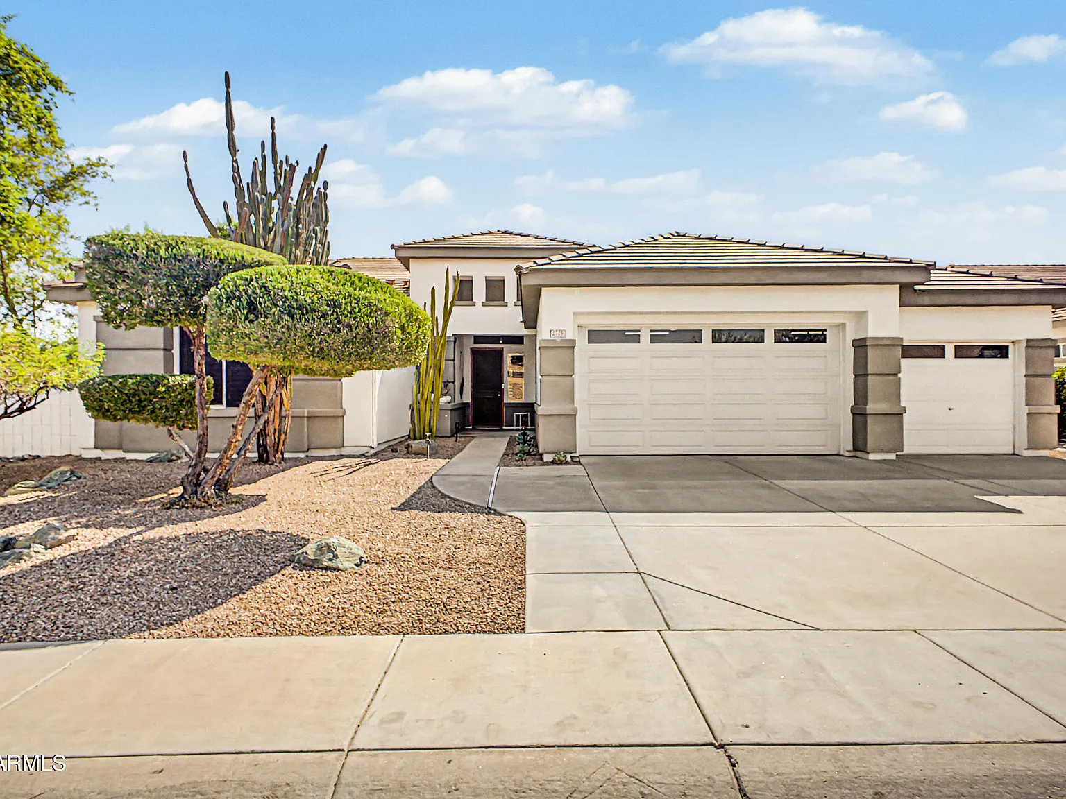 5 bed, 3.5 bath, 4000 sqft, $5,500 — Photo 1