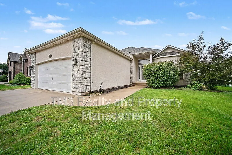 3 bed, 3.0 bath, 1868 sqft, $2,450 — Photo 3