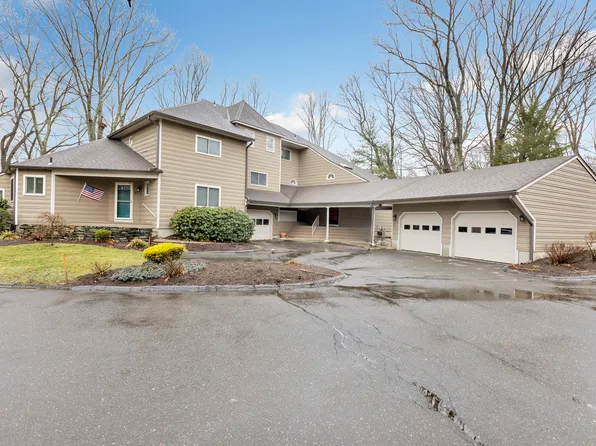 27 Meeting House Lane #27, Shelton, CT 06484
