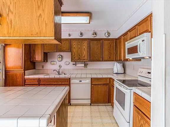 5th image of 8137 Briar Ridge Ln
