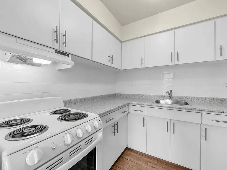 1655 Chesterfield Ave #206 — Photo 6
