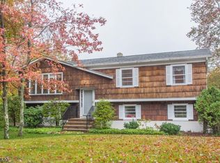 17 Robert St, Flanders, NJ 07836