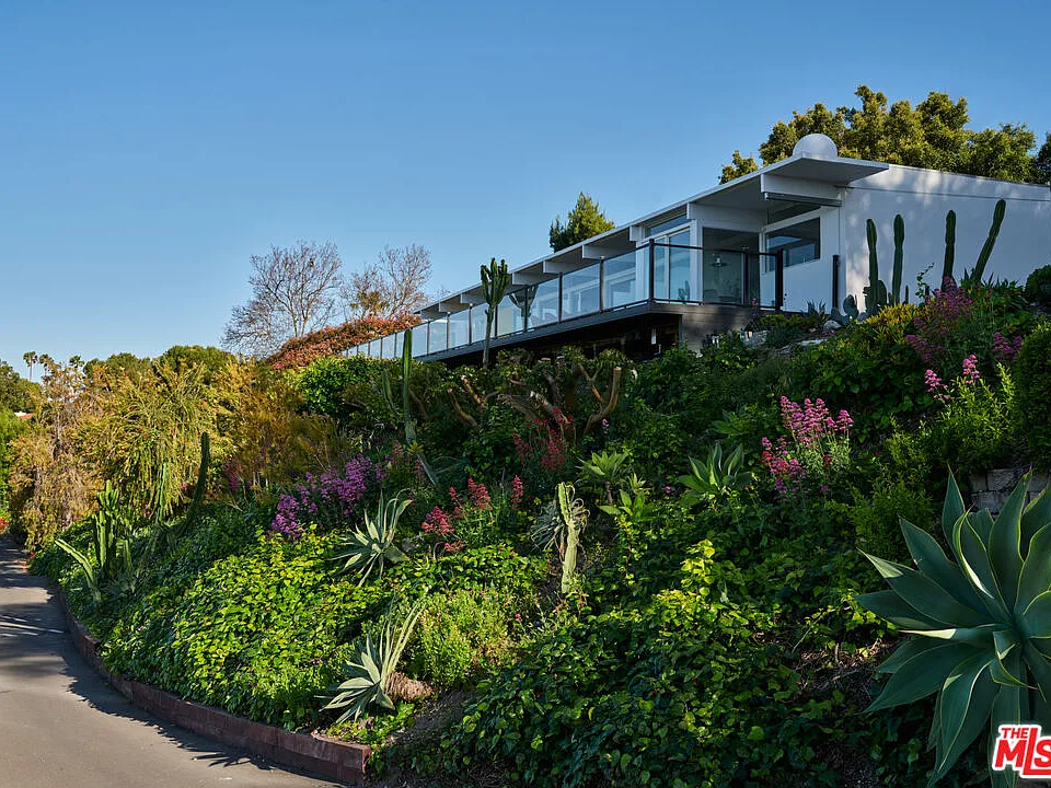 12 Deerhill Dr