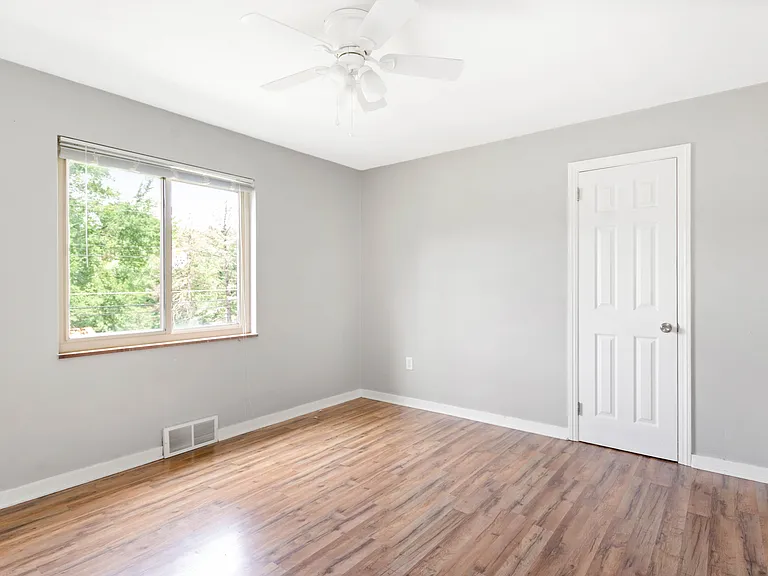 5649 Library Rd — Photo 16
