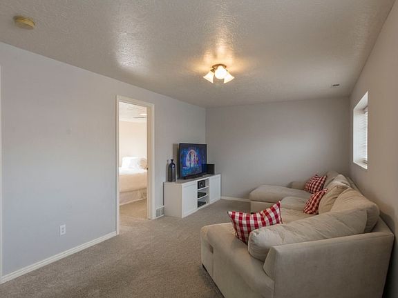 3rd image of 2279 W 1750th St N