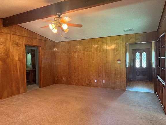 3rd image of 1016 Cliff Dr