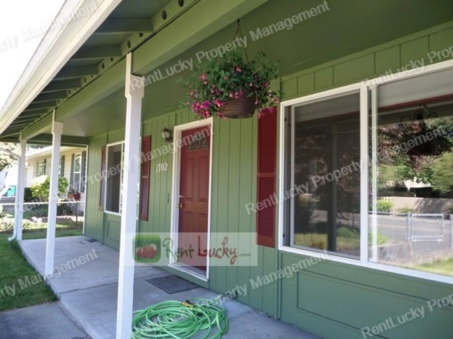 Great Updated 4-Bedroom Rambler In Great Auburn Neighborhood! — Photo 1