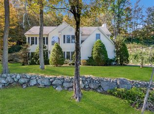 5 Pheasant Run Rd, Putnam Valley, NY 10579