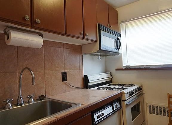 5th image of 35 Shady Glen Ct APT 1H