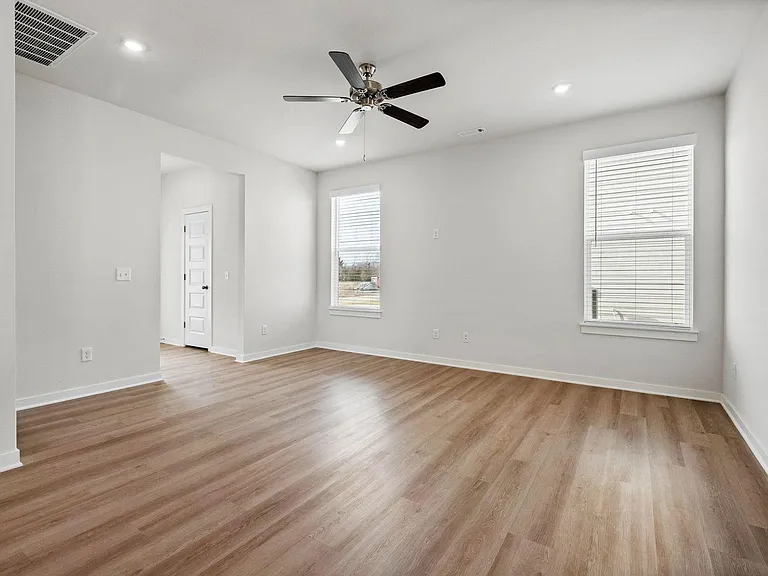 158 S Broyles St — Photo 5