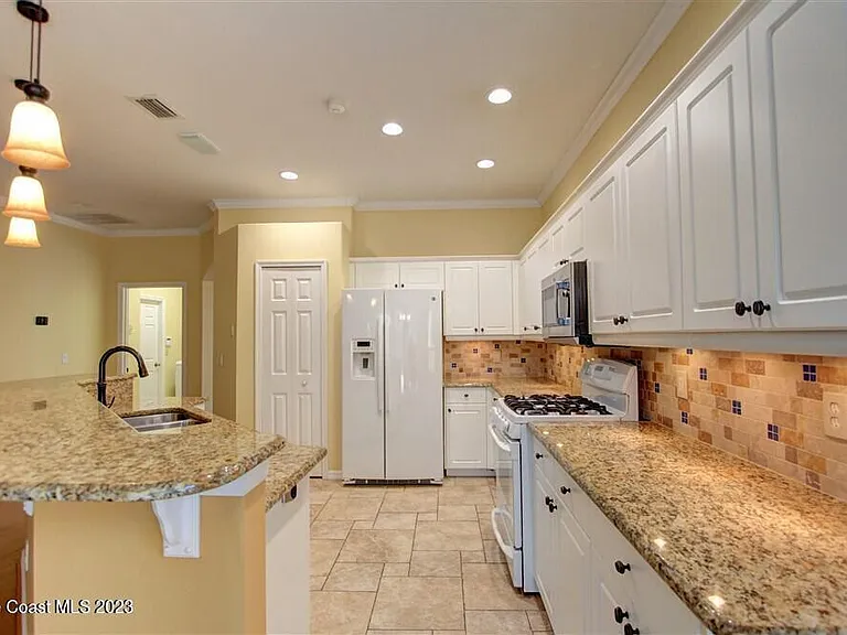 1648 Kestrel Ct — Photo 10
