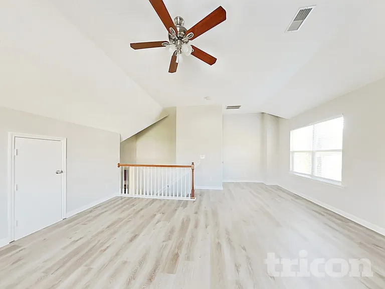 1638 Zurich Dr — Photo 15