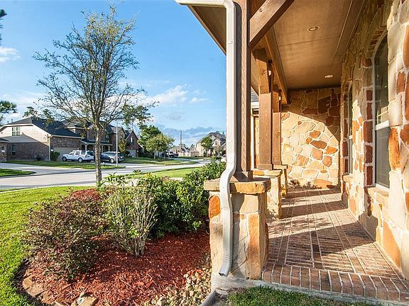3rd image of 17234 Lowell Lake Ln