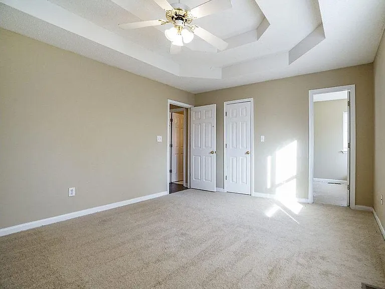 1935 Venesa Cir — Photo 47