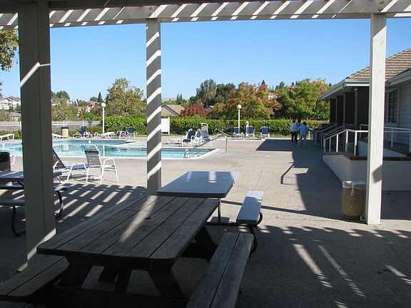 BEATUTIFUL CLUBHOUSE AND POOL