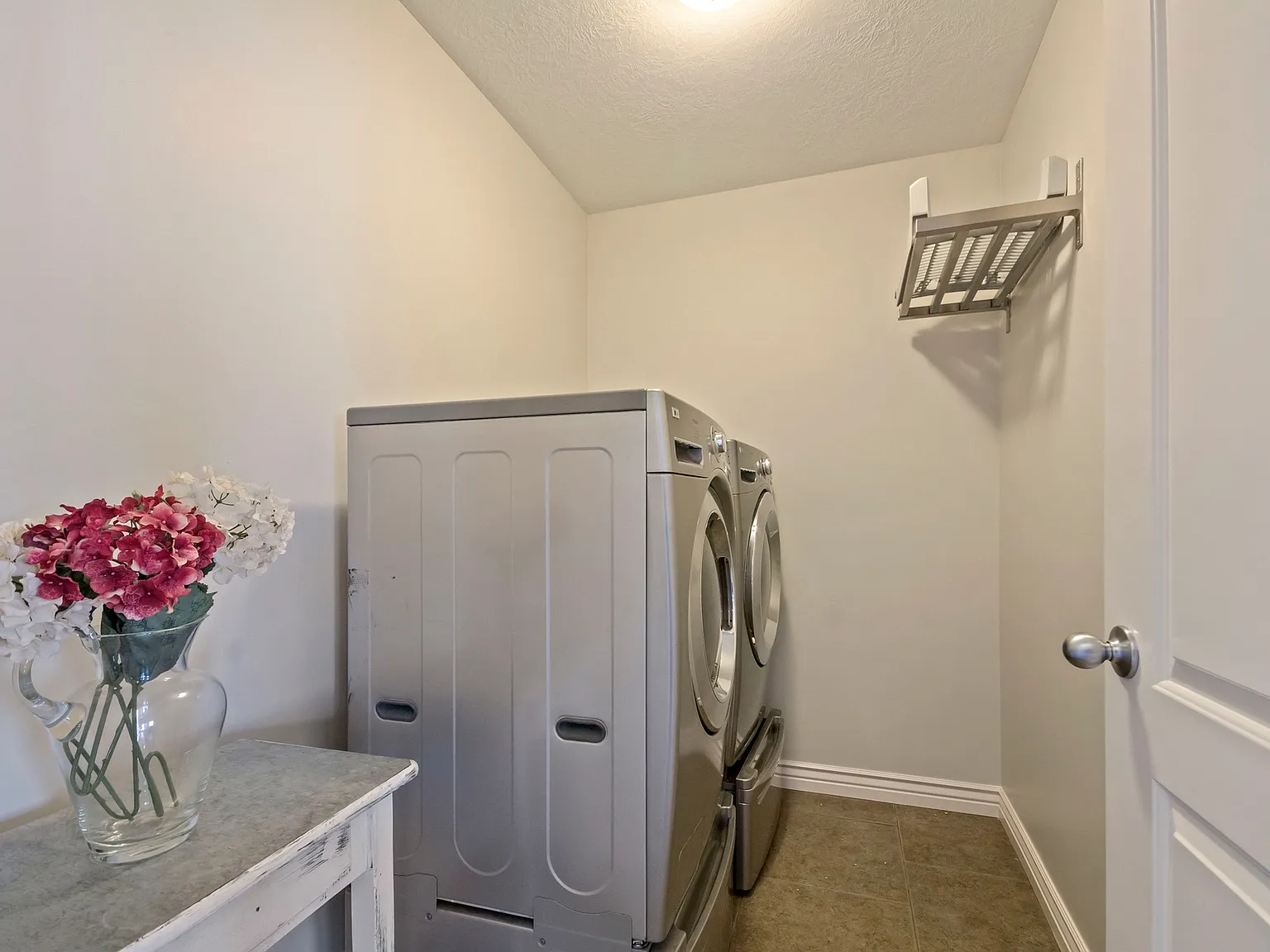 5 bed, 3.5 bath, 3600 sqft, $3,400 — Photo 4