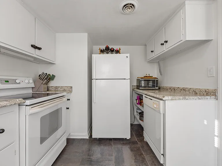1030 Nichols Dr — Photo 12