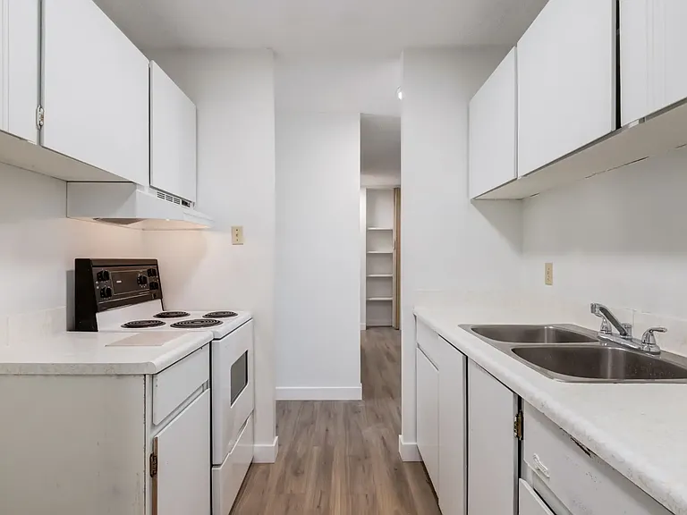 115 25th Ave SW #403 — Photo 28