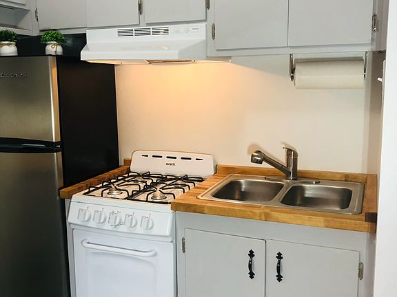 3rd image of 772 Ash Ave #1