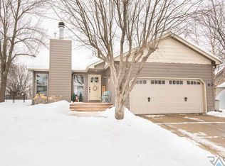 1212 S Dunham Cir, Sioux Falls, SD 57106
