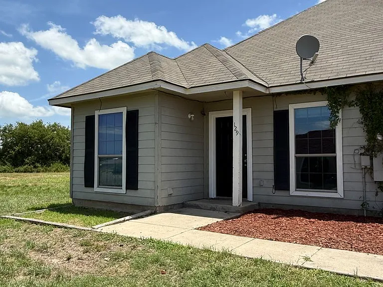 129-131 Collett Ct — Photo 11