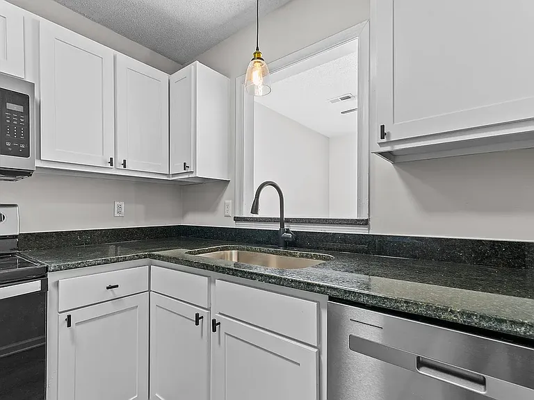 Skyside Landing Apartments — Photo 6