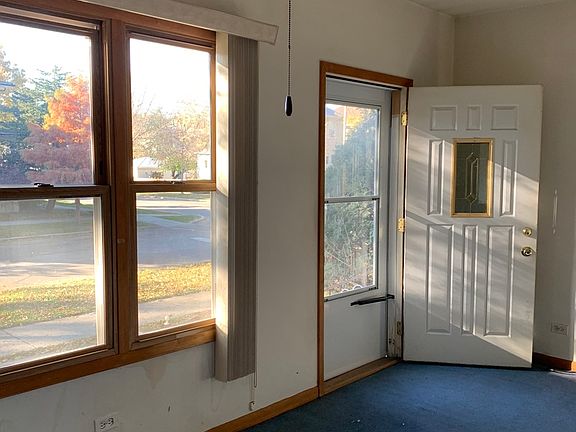 3rd image of 802 S Taylor Ave