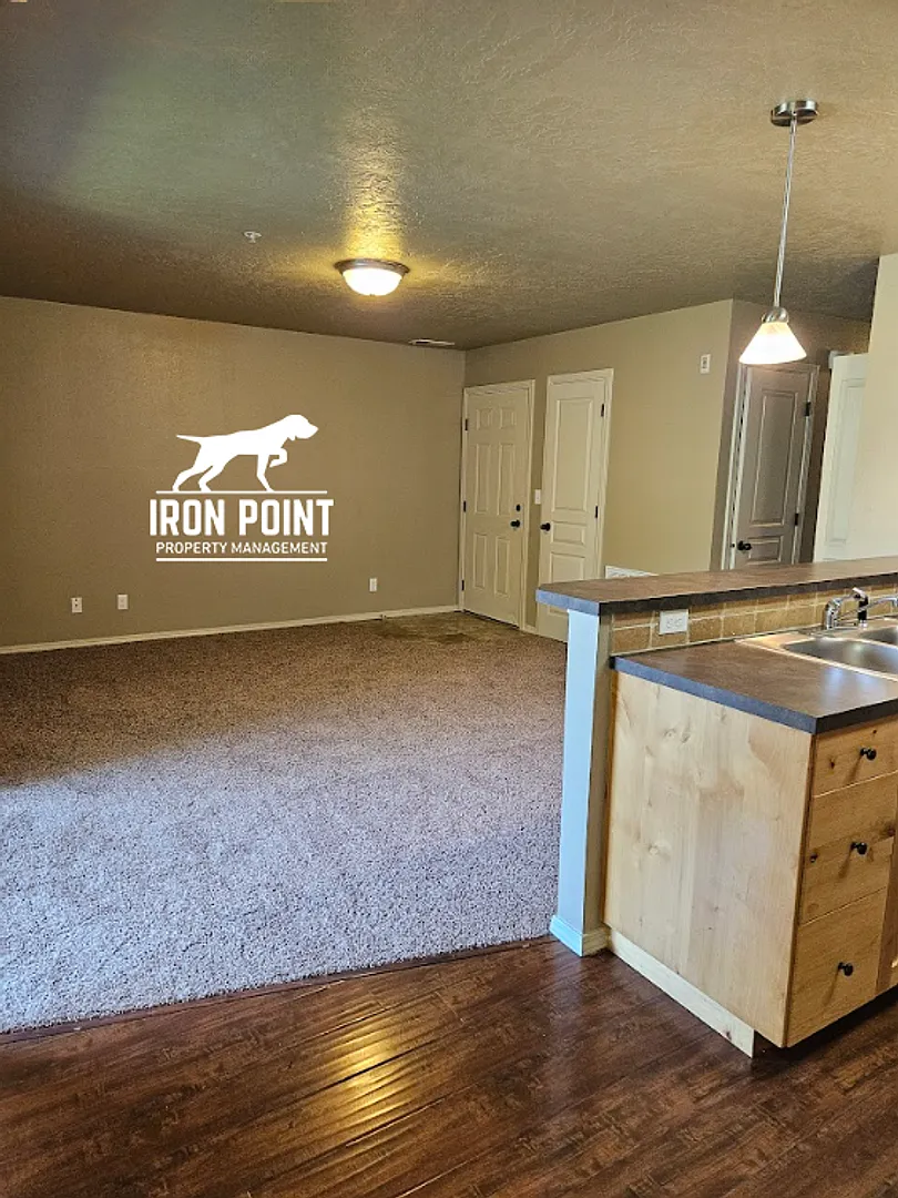 AV16564 — Photo 3