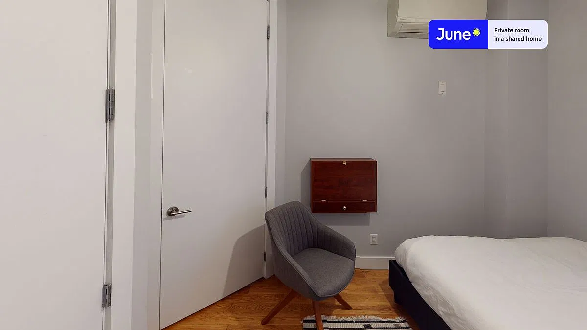 Full bedroom in 5 bed/2.5 bath home in Bedford-Stuyvesant #438 E — Photo 4