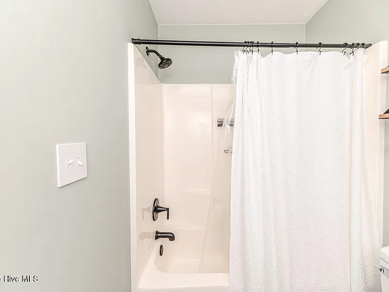 224 Roanoke Dr — Photo 29