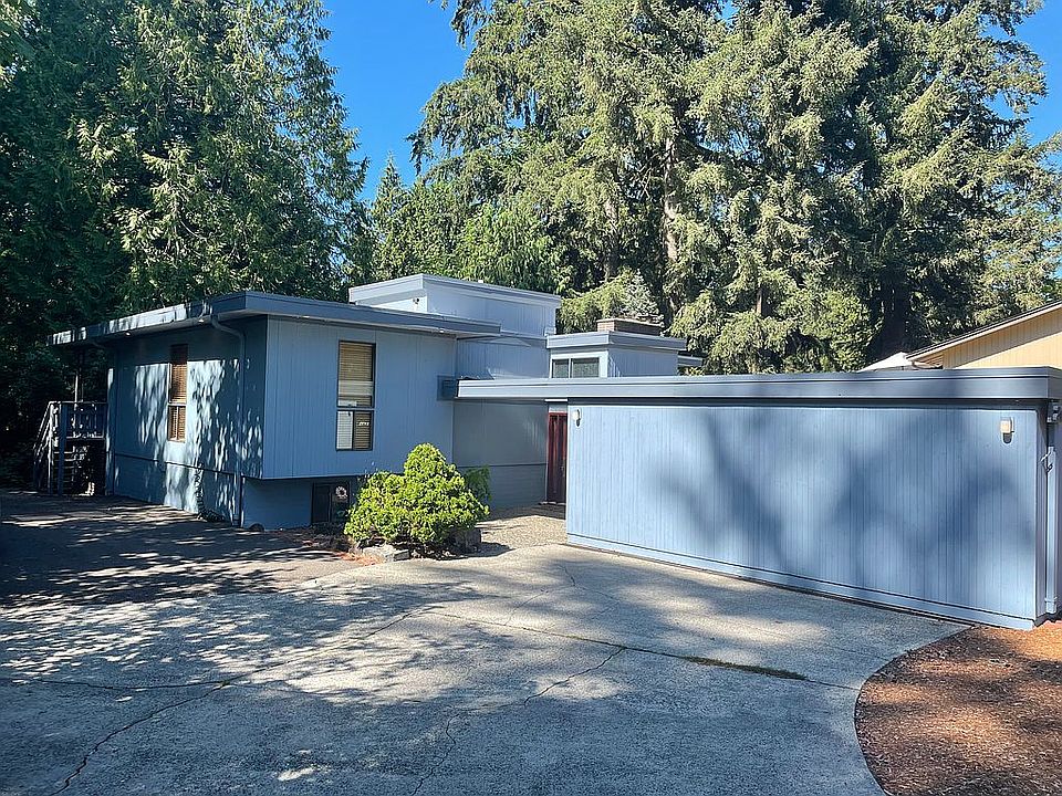 1st image of 2024 Lakemoor Dr SW