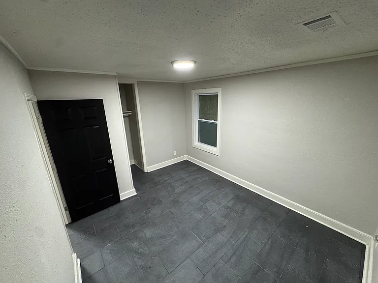 2379 Saratoga Ave — Photo 12