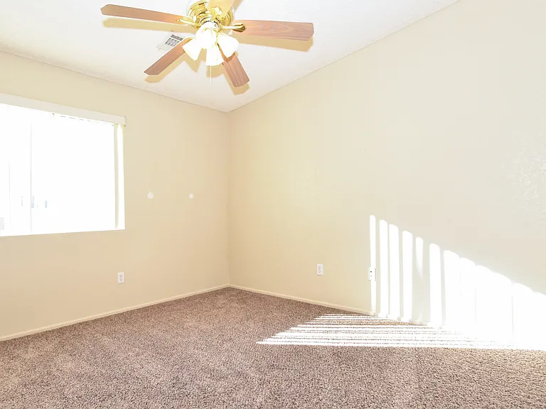 2866 S 30th Dr — Photo 14
