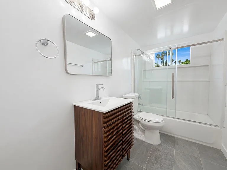 9132 Crenshaw Blvd #9132.5 — Photo 7