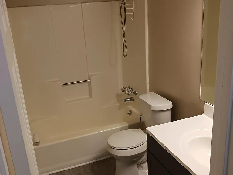 506 Charleston Ln — Photo 8