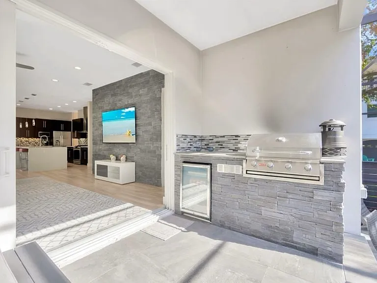 2706 W Trilby Ave — Photo 40