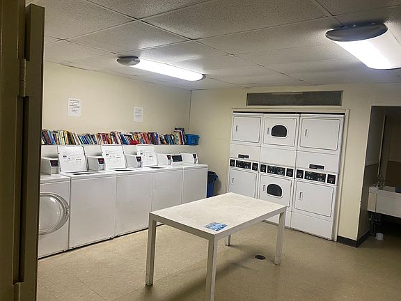 4th image of 370 Newton Cir #1-79