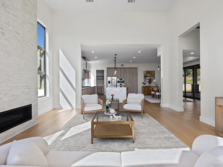 1020 Mountain Leather Dr — Photo 2