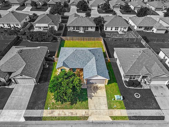 4th image of 7925 Fieldstone Dr