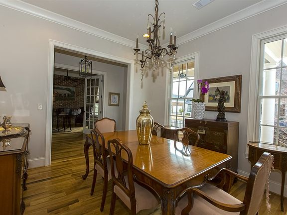 3rd image of 5475 Park Ave