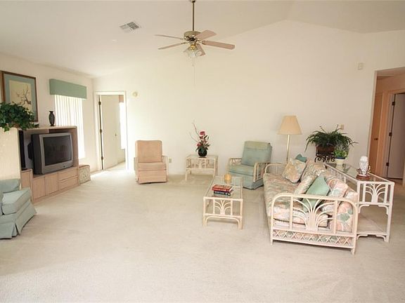 3rd image of 526 Eastlake Dr