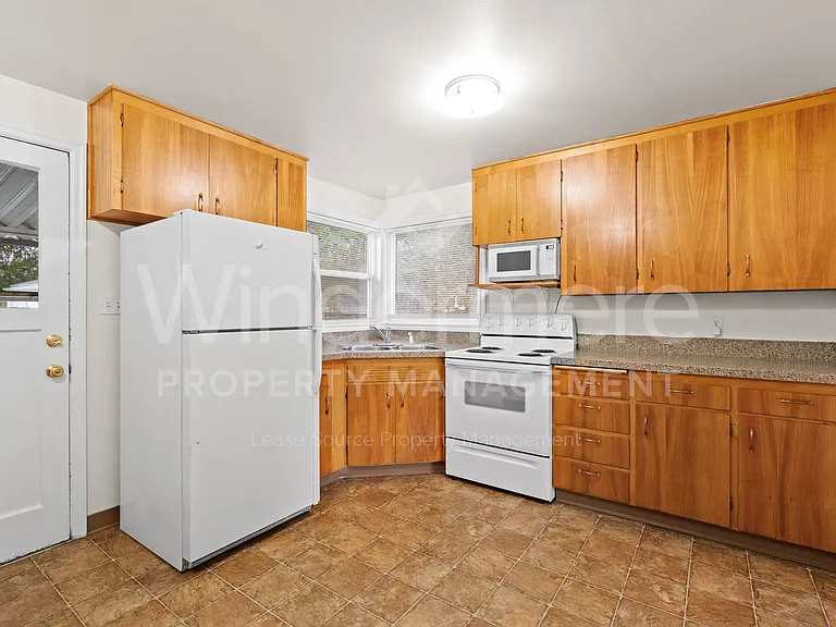 5723 N Milton St — Photo 5