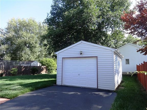 2nd image of 1535 Sherwood Ave
