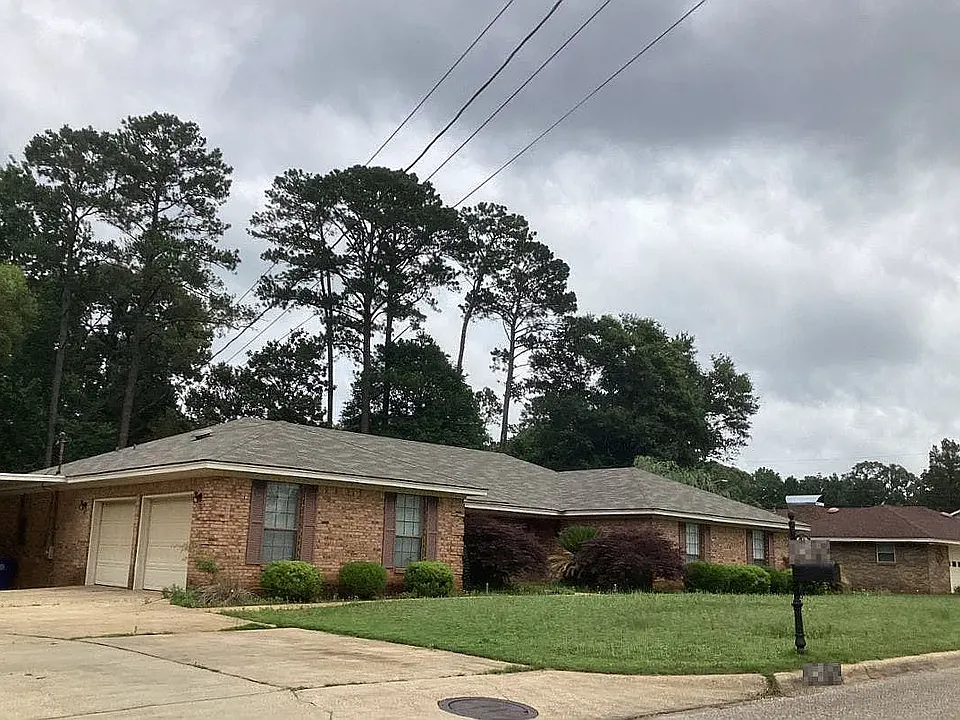 907 Brookwood Dr