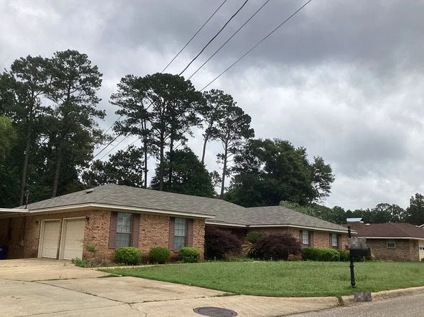 907 Brookwood Dr