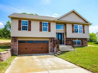 7025 Brooks Farm Dr, House Springs, MO 63051