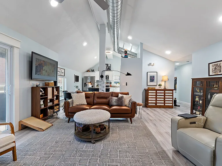 310 SE Denver Ave #2 — Photo 32
