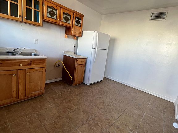 3rd image of 4010 Flory Ave #2