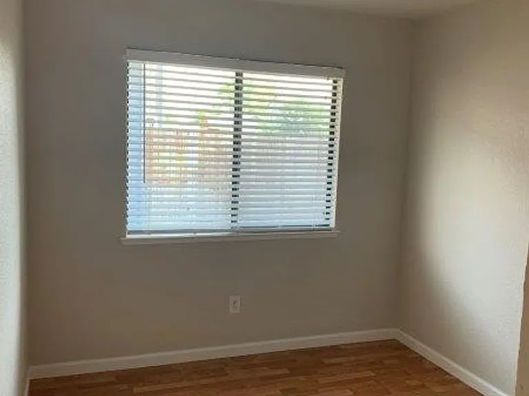8228 Bluehaven Ct — Photo 9